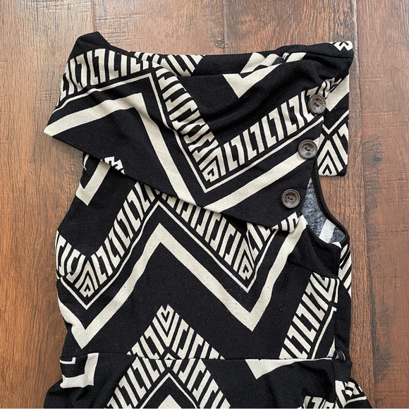 PAPAYA sleeveless, cowl neck dress, size L - Picture 3 of 12